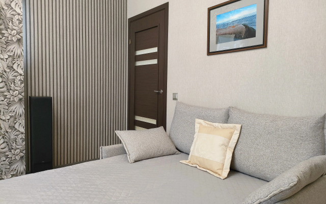 Ryadom S Parkom I Morem Flat