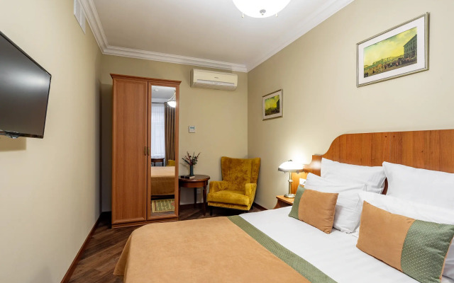 Квартира Евро-Двухкомнатная на Столярном переулке