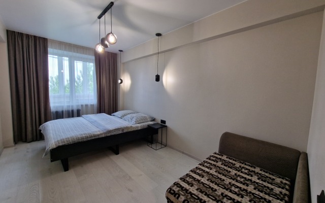 S Gostinoy I 3 Spalnyami Apartments