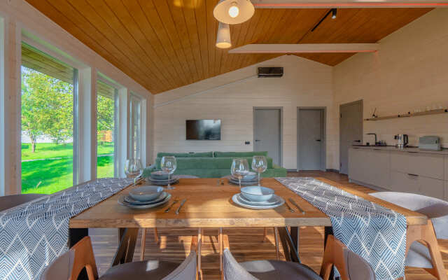 Friends & Family Guest House