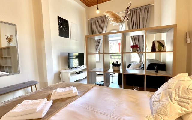 Shikarnye Apartamenty Ryadom s Parizhskoy Ploschadyyu v Khayfe Apartments