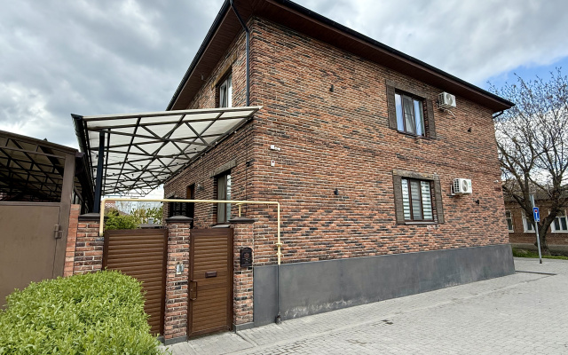 Apartamenty cemejnye Loft Apartments s proektorom