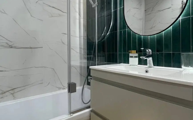 2-komnatnye HomeApart Surganova, 80 Apartments