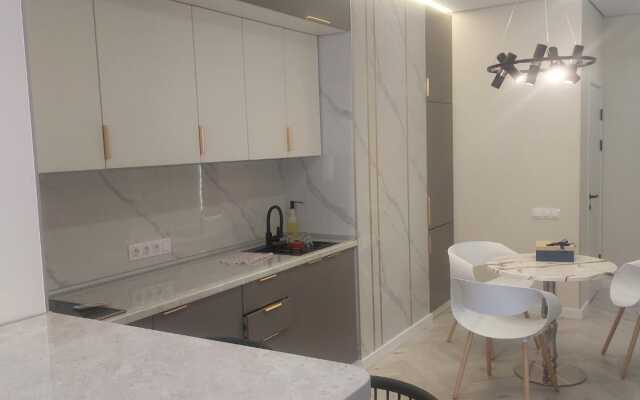 S Yevro Remontom V Zolotom Kvadrate Apartments