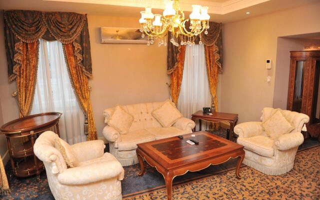 Intourist Palace Hotel