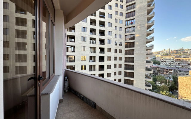 3-komn. ryadom s restoranom DIMOND, DI8210 Flat