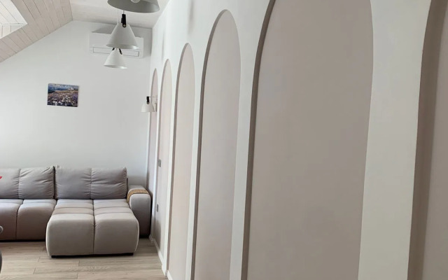 Odnokomnatnaya Mansarda U Morya Flat