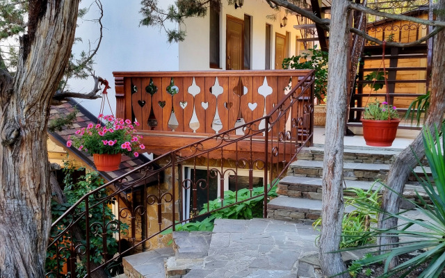 Shalyapin House Guest House
