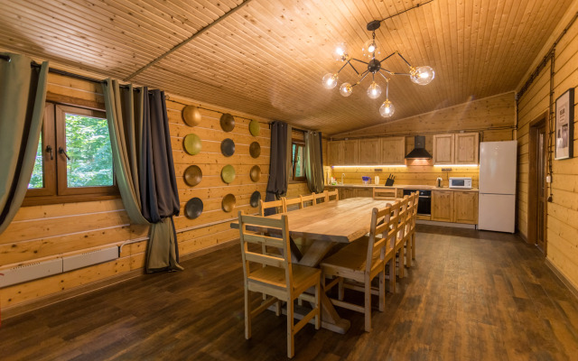 Dom V Lesu Guest House