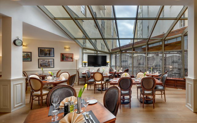 Boutique Seven Days Hotel