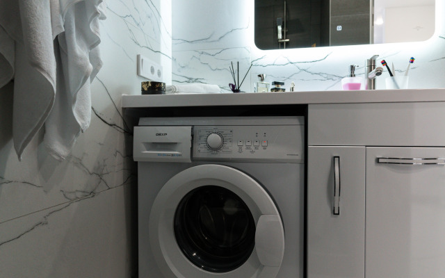 Апартаменты-студия Города 30 кв.м. с двуспальным диваном и панорамными окнами, с 3 по 6 этаж