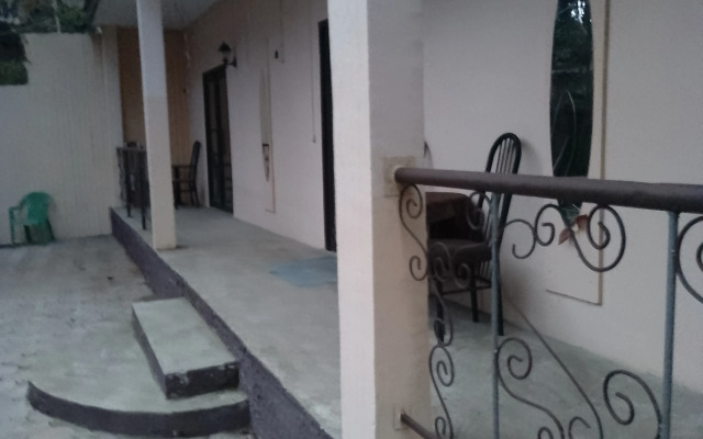 Yuzhny M Guest House