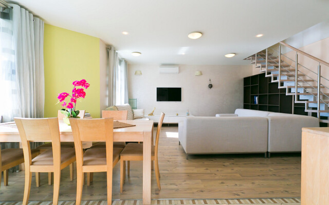 4-komnatnye HomeApart Storozhovskaya, 8 Apartments
