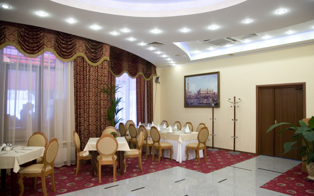 Regina-Peterburgskaya Hotel