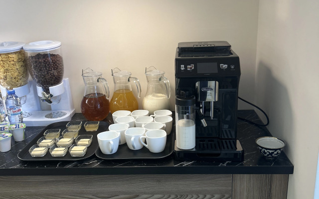 Отель Karim Parkside