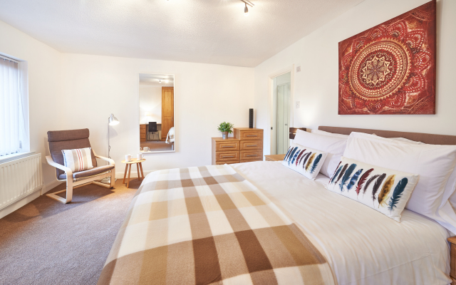 Furzton Serviced Houses - Shortstay MK Guest House
