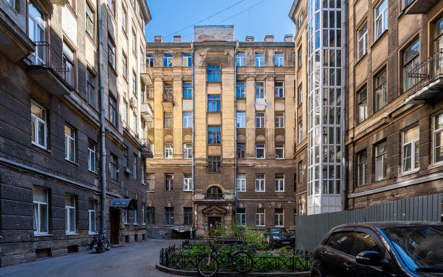 Kvartira pisatelya v tsentre Peterburga s besplatnoy parkovkoy apartments