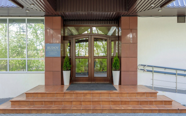 Отель Рудов