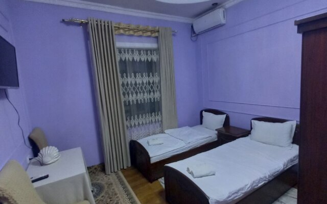 Uyut Hotel