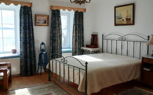 Частный дом Дом с мезонином на озере Селигер