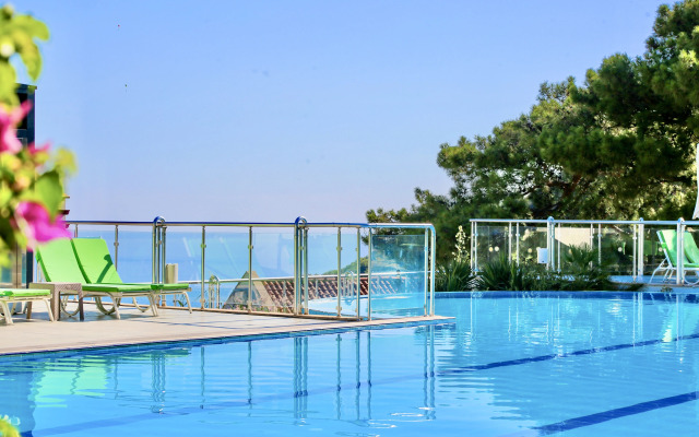 Tropical Deluxe Hotel