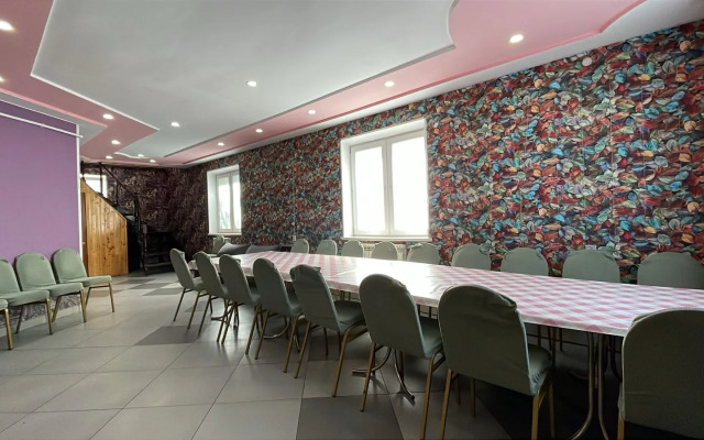 S Bilyyardom i Mangalom Private House