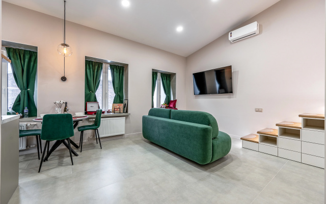 Квартира Дизайнерская мансарда Green Attic с кондиционером и виниловым проигрывателем у Невского проспекта — фото 2