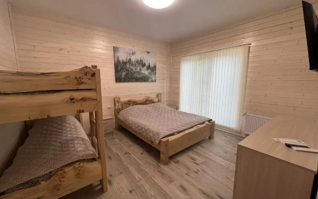S baney i basseynom Private house