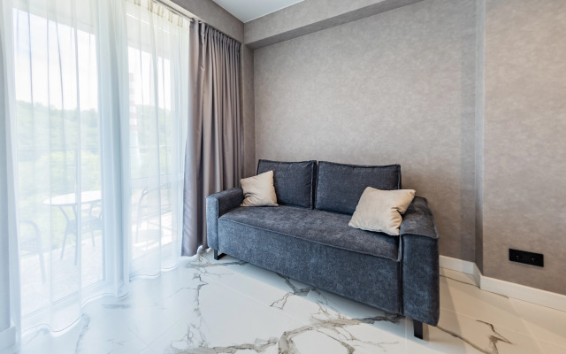 Trekhmestnaya Studiya S Basseynom I Vidom Na Gory Apartments