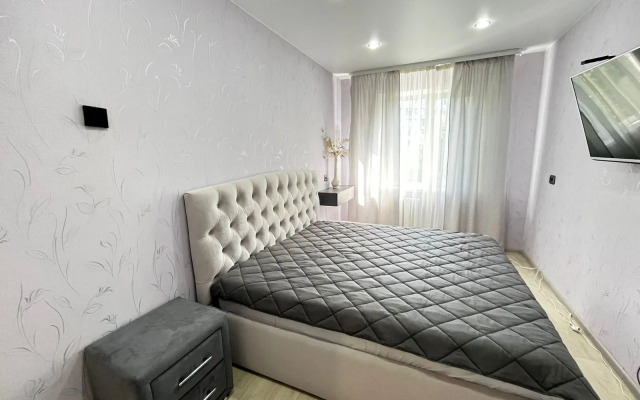 Uyutnaya Dvukhkomnatnaya S Akvariumom Flat