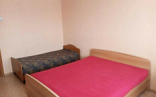 Trekhkomnatnye Apartamenty V 13-Om Mikrorayone, 36
