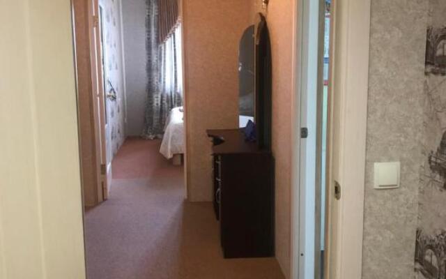 Апартаменты 3 комнаты в Центре рядом с Электричкой на Море