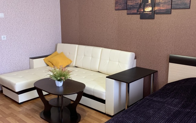 Квартира с Балконом на Строителей 28