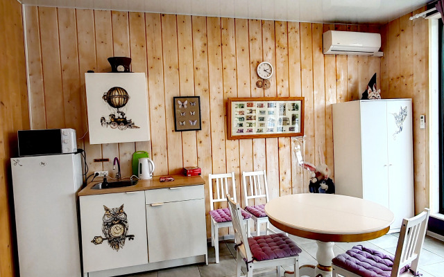 Semeinyy apart-otel Belyy Krolik Guest house
