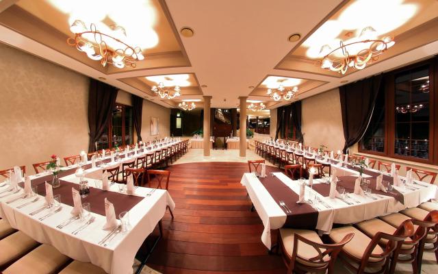 Отель Korona Park Klewinowo