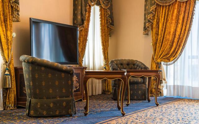 Intourist Palace Hotel