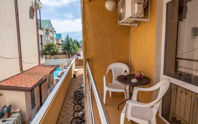 U Morya S Basseinom V Zhk Solnechny/28B Apartments