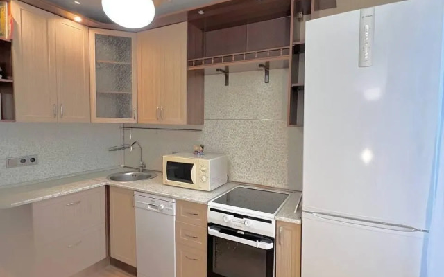 Prostornaya Trekhkomnatnaya V Novostroyke Flat