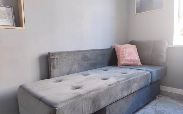 Na prospekte Astrakhova dom 10 Flat