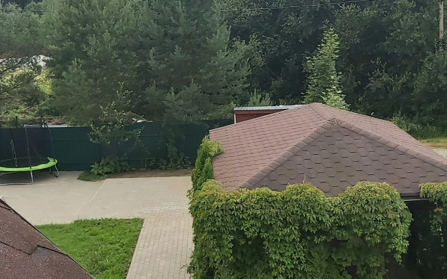 V 5 Minutakh Ot Reki Volgi Private house