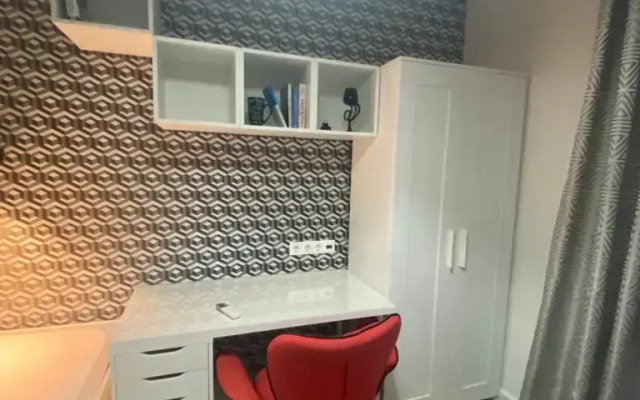 Uyutnaya Trekhkomnatnaya S Shikarnoy lodzhiey Flat