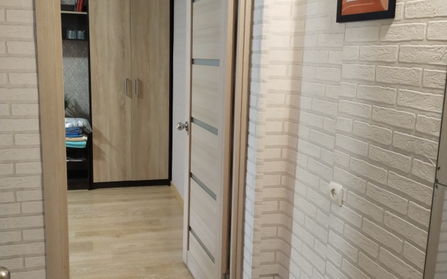 V tsentre Novomoskovska Flat