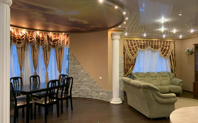 Tryokhkomnatnye Dlya 10 Chelovek Apartments