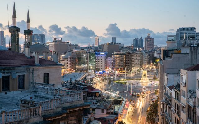 Akka Lush Taksim
