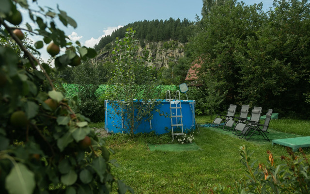 Oreshek Guest House