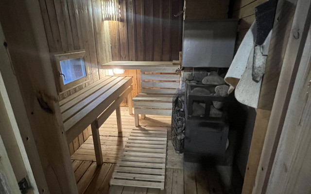 Nastoyaschiy Derevenskiy Dom s Russkoy Pechkoy Private House