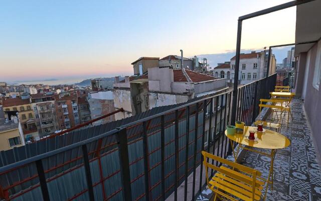 Istanbul Taksim Istiklal Street KAMIL Hotel - Historical