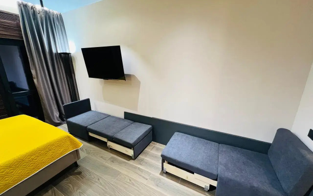 Dizaynerskie S Basseynom Apartments