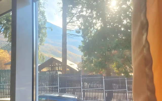 Частный дом Домик у Снежных вершин