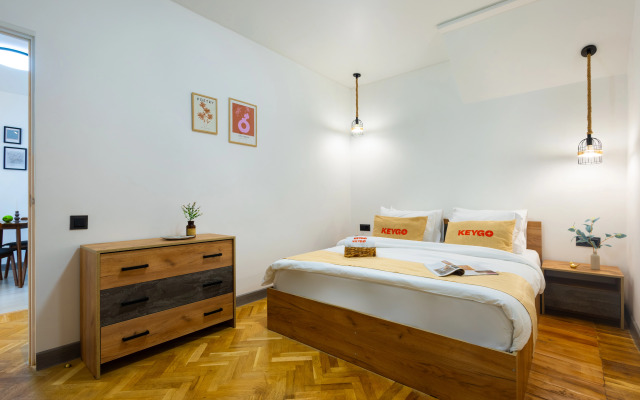 KeyGo #0148 1 Bedroom Design near Saryan Street Apartments